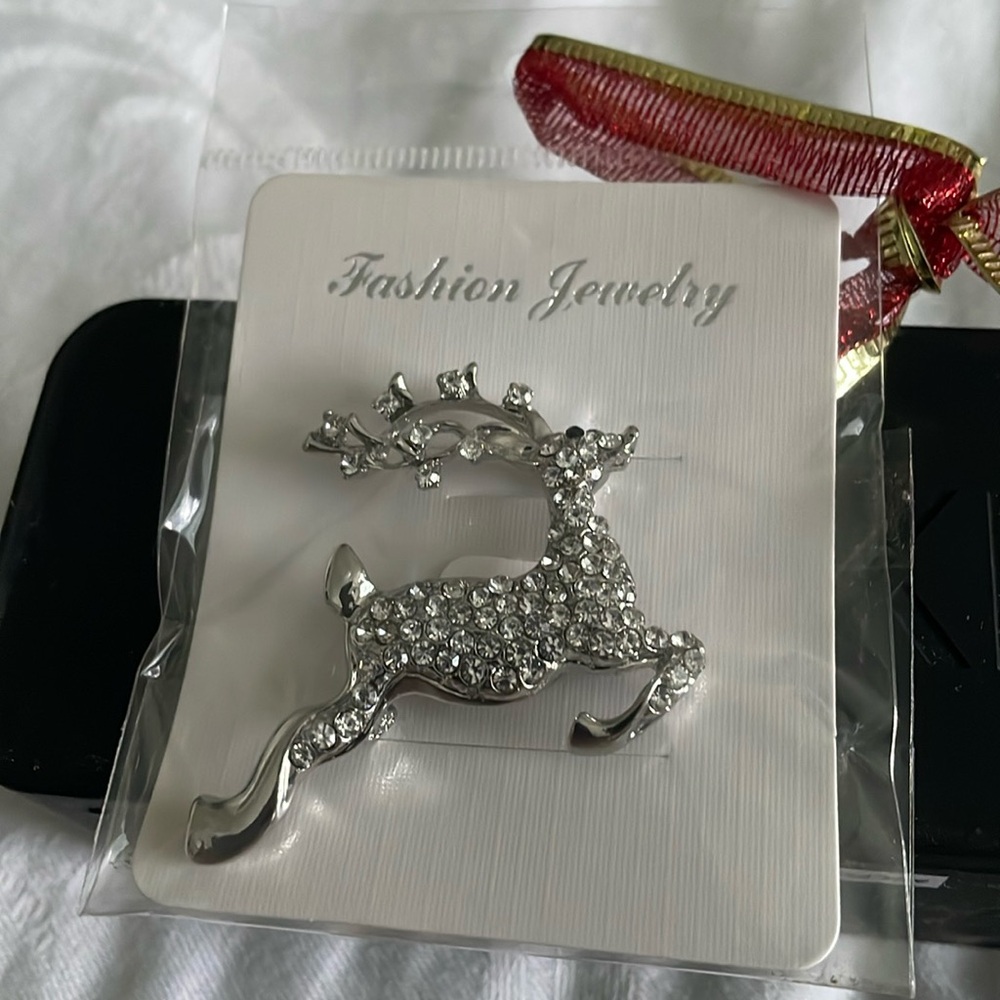 Fashion Jewelry Silver Stainless Flying Deer Brooch NWT